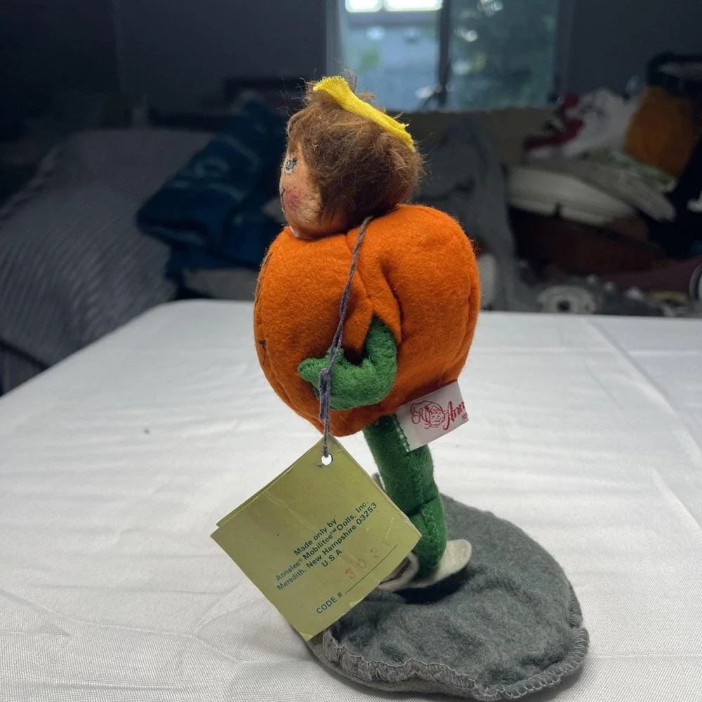1990 Annalee Halloween Pumpkin Kid Doll Figure 7